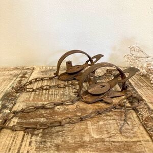 2 Vintage Metal Animal Traps Primitive Rustic Farmhouse Decor Oneida Victor Jump